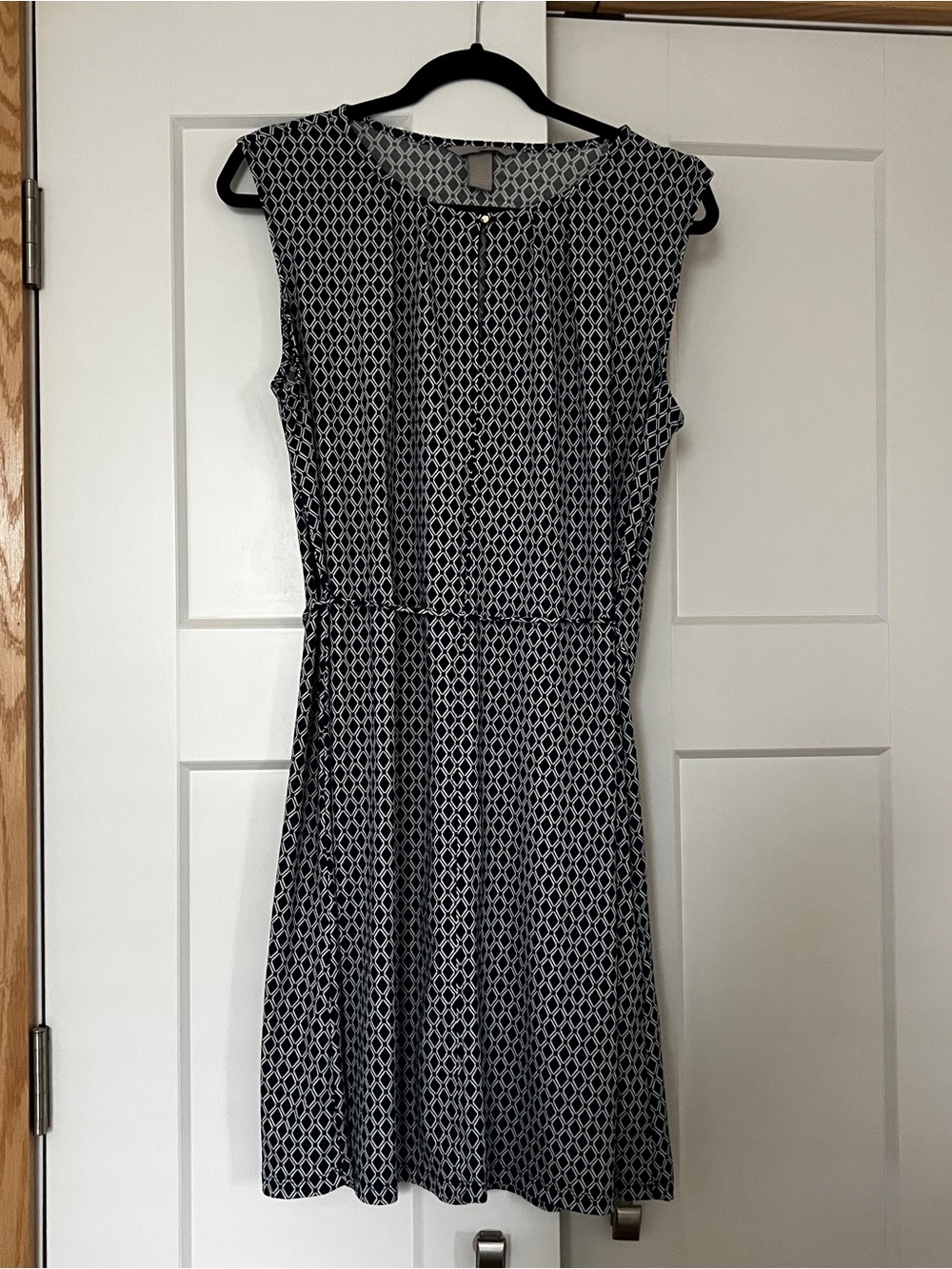 H&M Black and White Sleeveless Geometric Mini Dress